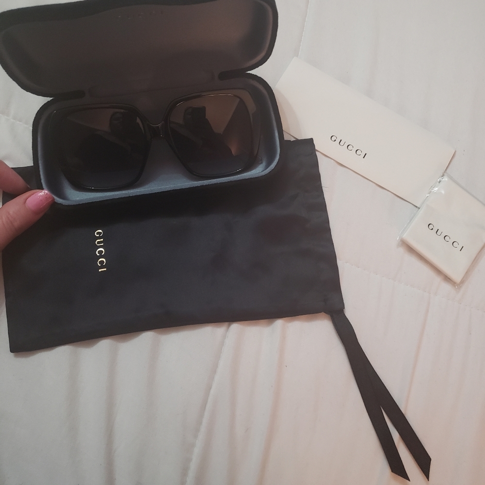 GUCCI OVERSIZED SUNGLASSES